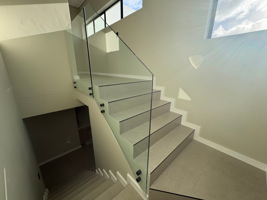 To Let 4 Bedroom Property for Rent in Sandown Western Cape